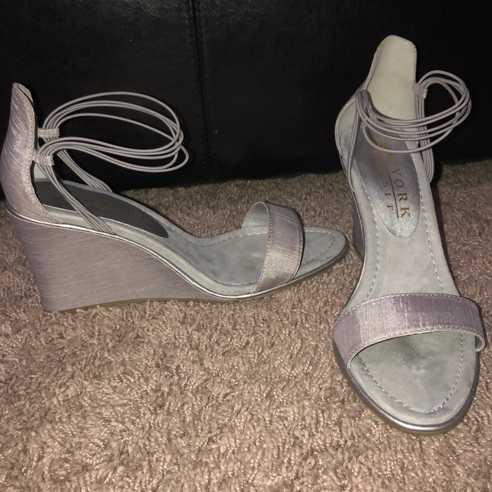 NEW YORK TRANSIT wedge heel , 11 m . WORN ONCE